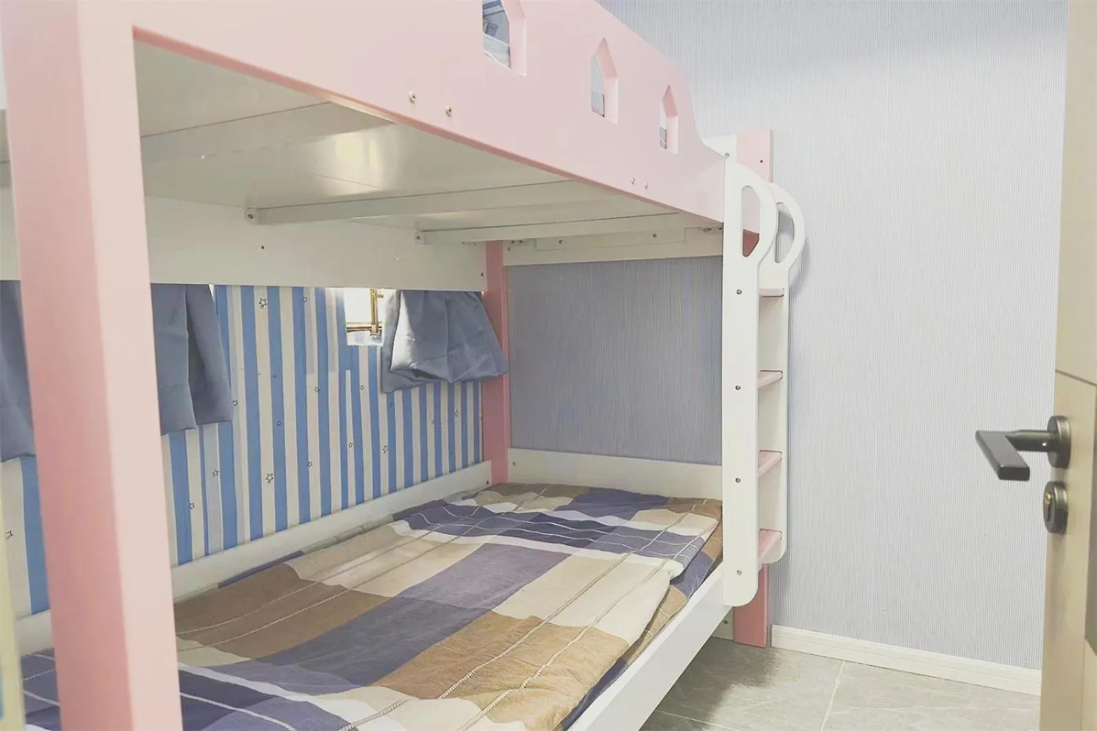 Apt 4Br10Pax, 2Bar ,1Mins Mtr Hong Kong China
