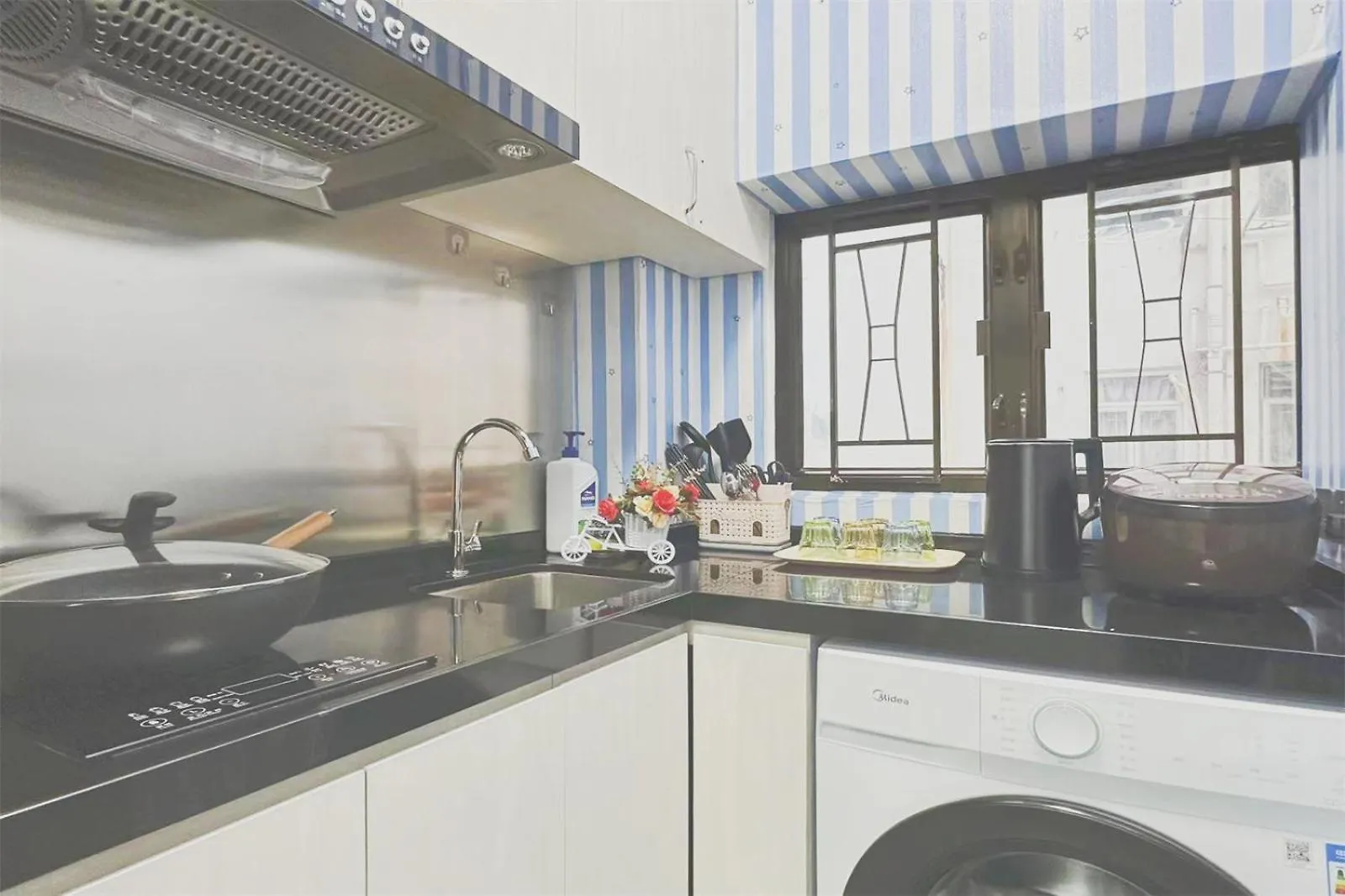 Apt 4Br10Pax, 2Bar ,1Mins Mtr Hong Kong Apartment