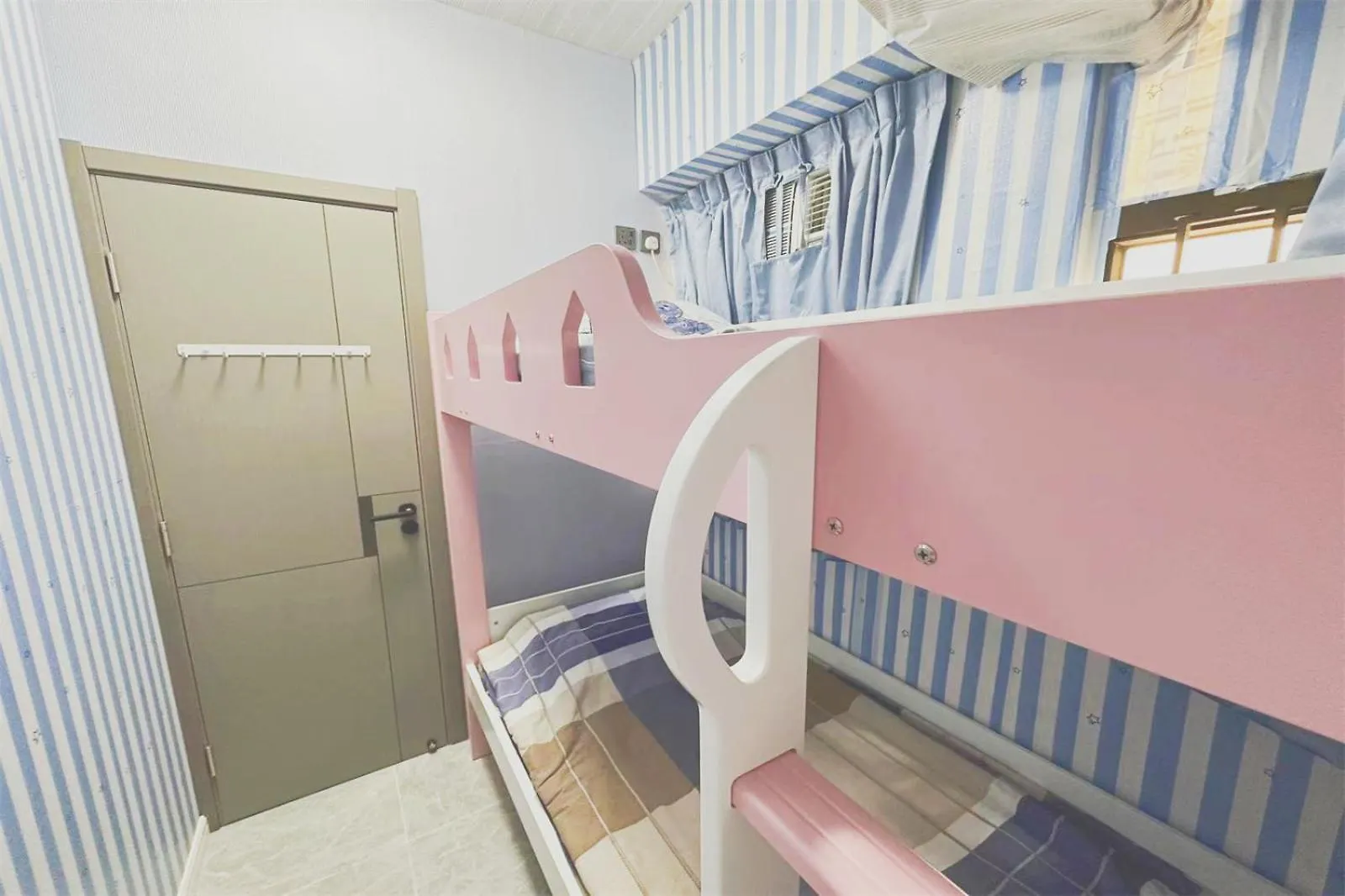 Apt 4Br10Pax, 2Bar ,1Mins Mtr Hong Kong Apartment